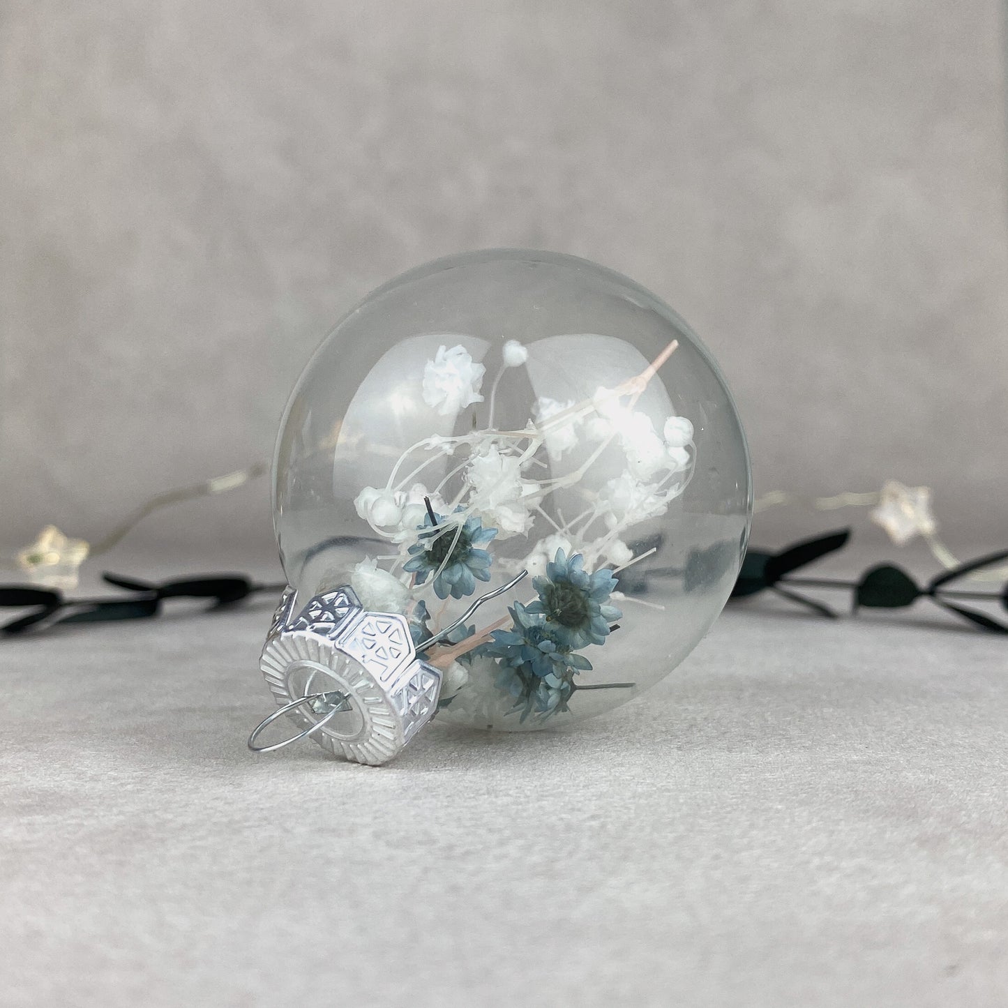 Weihnachtskugel mit Trockenblumen Glixia - 6 cm