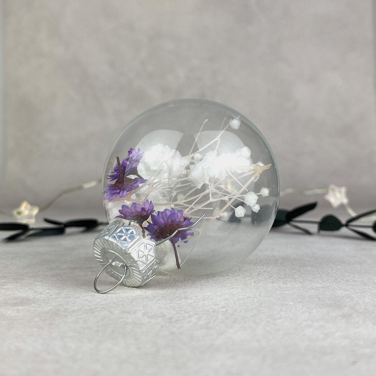 Weihnachtskugel mit Trockenblumen Glixia - 6 cm